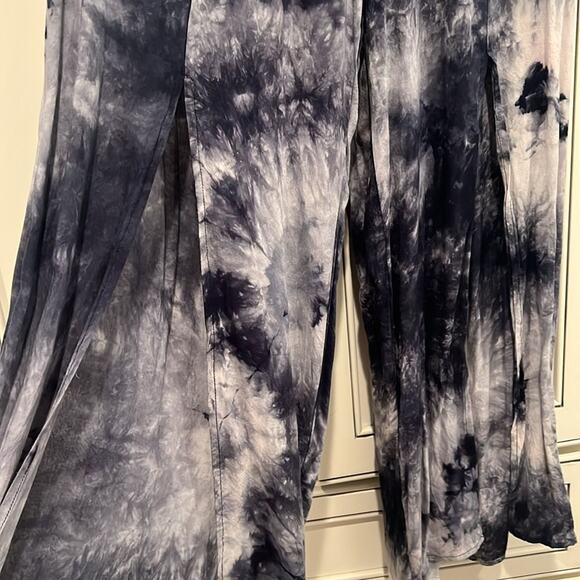 🔥🔥FIRE SALE🔥🔥 EUC coverup set, lined pants and flowy kimono top - Picture 6 of 11